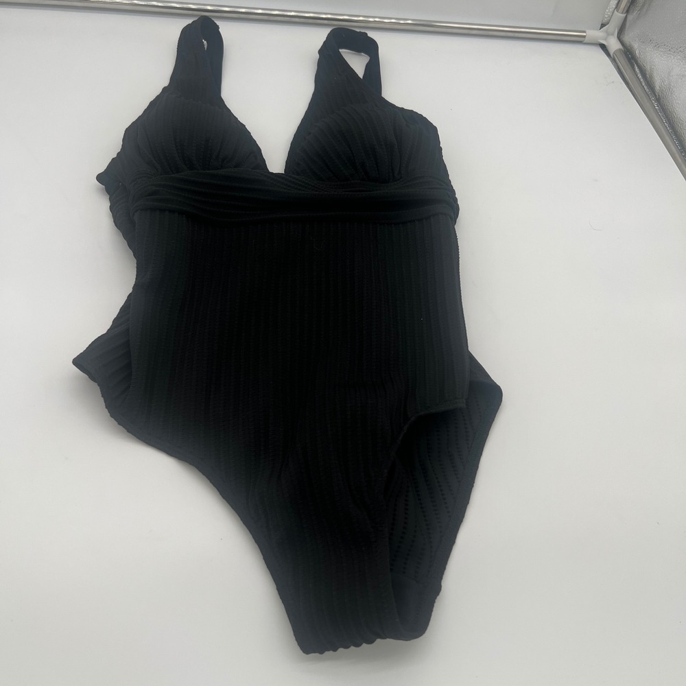Cupshe Black Ribbed V-Neck One Piece Swimsuit‎ Twist Back  M